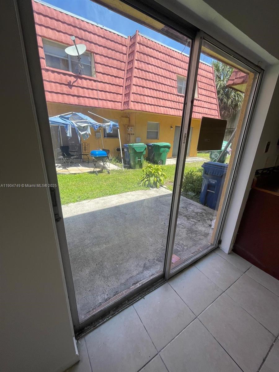 ROYAL OAKS TOWNHOUSE 2 CO - Residential Lease