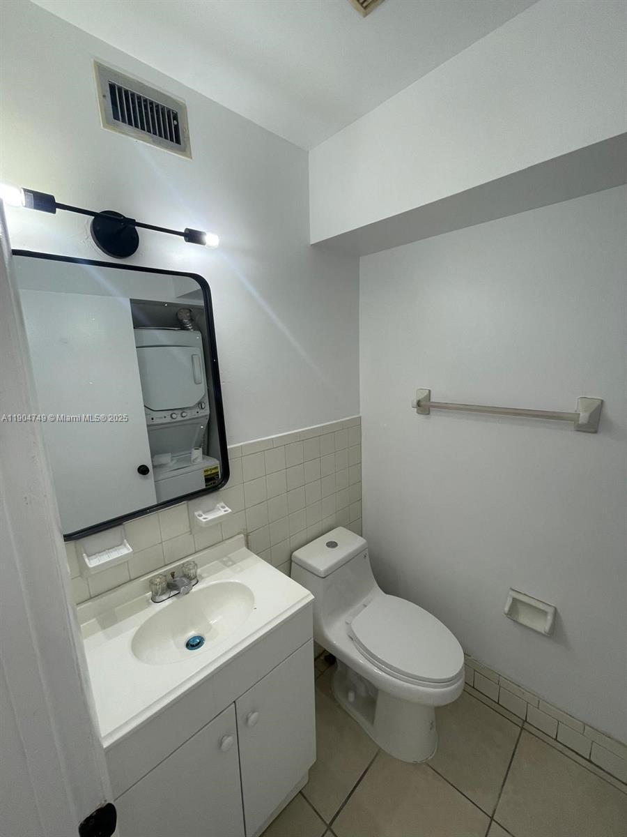 ROYAL OAKS TOWNHOUSE 2 CO - Residential Lease