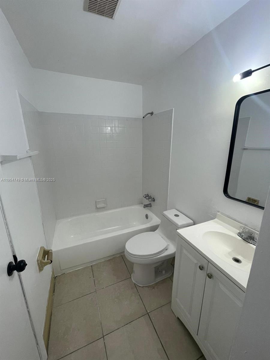 ROYAL OAKS TOWNHOUSE 2 CO - Residential Lease