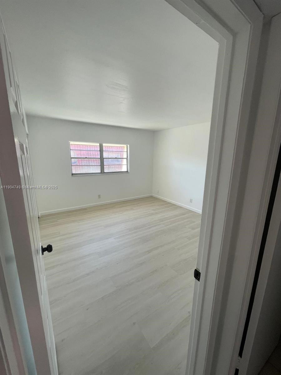 ROYAL OAKS TOWNHOUSE 2 CO - Residential Lease