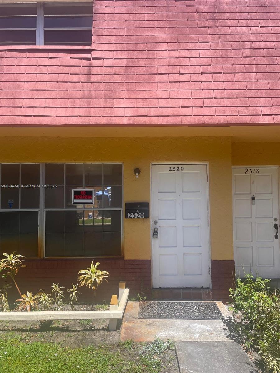 ROYAL OAKS TOWNHOUSE 2 CO - Residential Lease