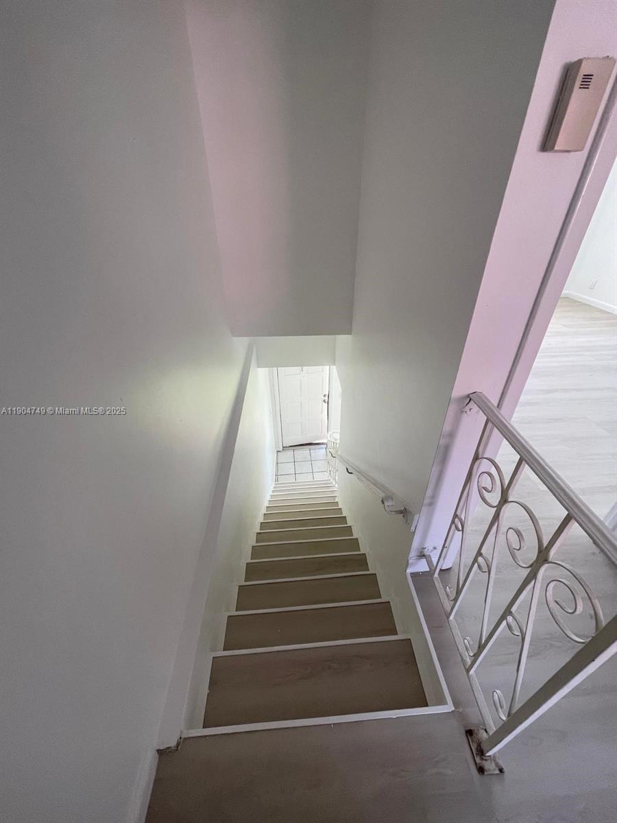 ROYAL OAKS TOWNHOUSE 2 CO - Residential Lease