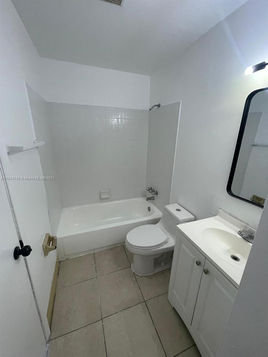 ROYAL OAKS TOWNHOUSE 2 CO - Residential Lease