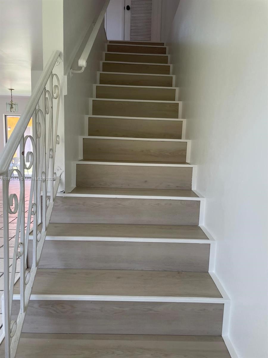 ROYAL OAKS TOWNHOUSE 2 CO - Residential Lease