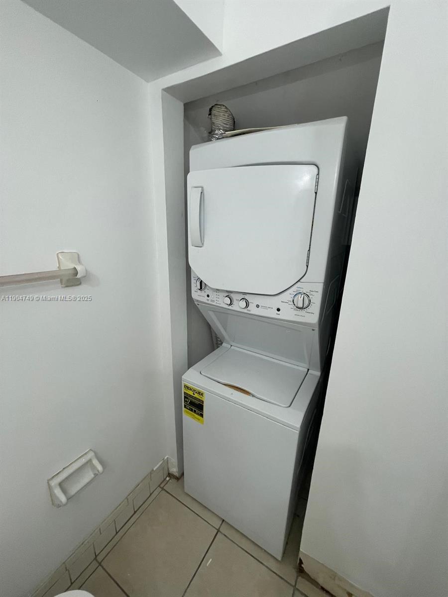 ROYAL OAKS TOWNHOUSE 2 CO - Residential Lease