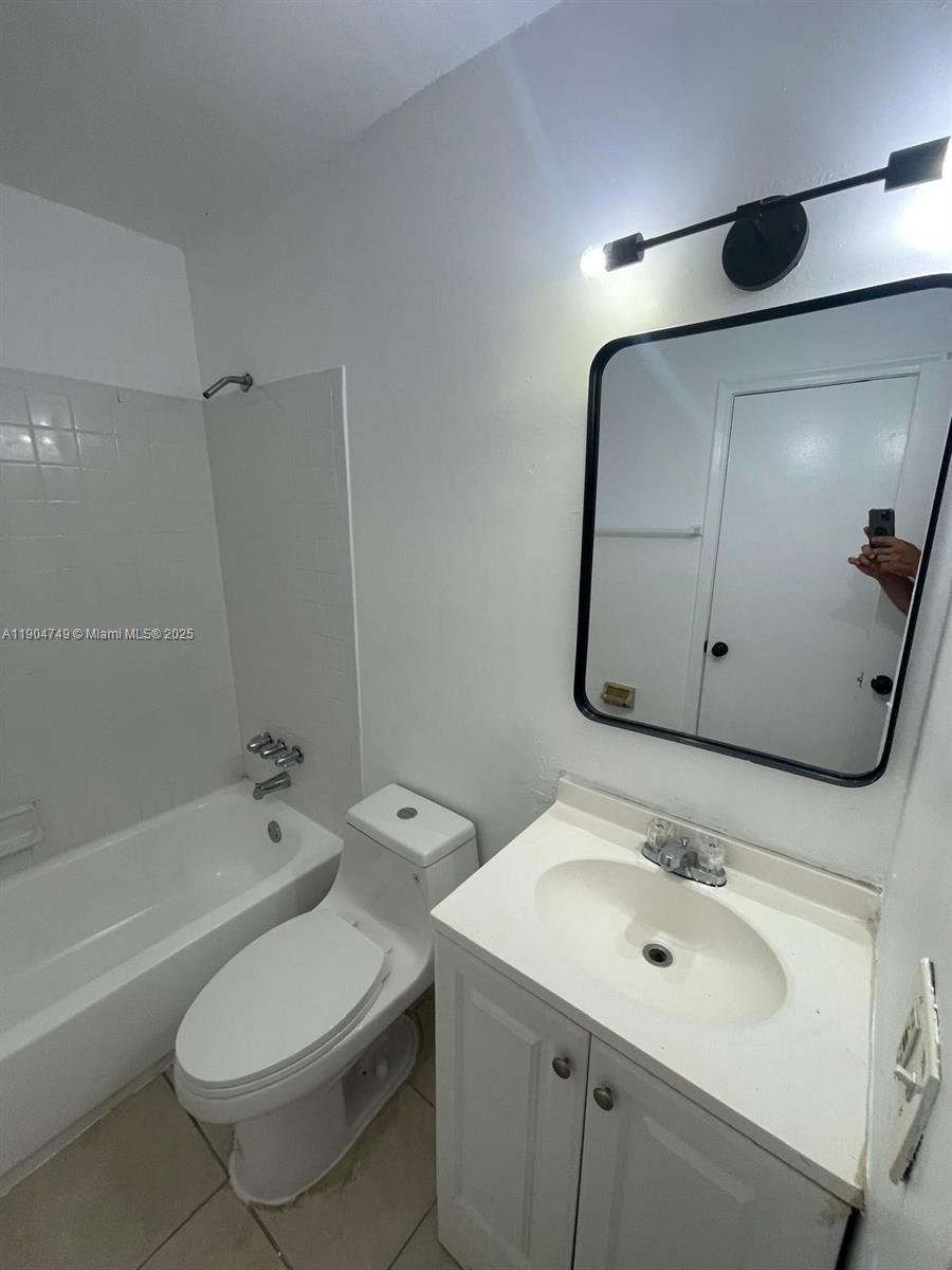 ROYAL OAKS TOWNHOUSE 2 CO - Residential Lease