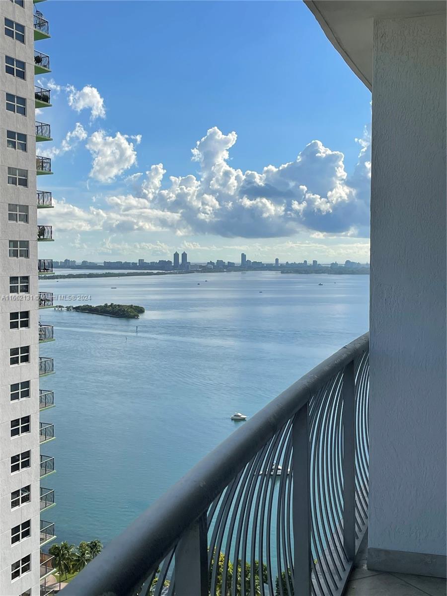 LUMINOUS UNFURNISHED 1 BED + 1 BATH UNIT WITH CITY AND WATER VIEWS. GREAT LOCATION IN DESIRED
EDGEWATER. OPEN KITCHEN WITH STAINLESS STEEL APPLIANCES AND GRANITE COUNTERTOP. WASHER &
DRYER IN THE UNIT. INTERNET, BASIC CABLE, AND WATER INCLUDED. OPERA TOWER OFFERS GREAT AMENITIES
INCLUDING: RECENTLY REMODELED FITNESS CENTER, POOL, AND HOT TUB, SOCIAL EVENT ROOM, 24/7
SECURITY, AND VALET PARKING. CLOSE TO WYNWOOD, DESIGN DISTRICT, MIDTOWN AND DOWNTOWN.
AVAILABLE NOW. EASY TO SHOW WITH 24-HOUR NOTICE. CONSULT FOR PETS. 1 COVERED ASSIGNED PARKING
#739.