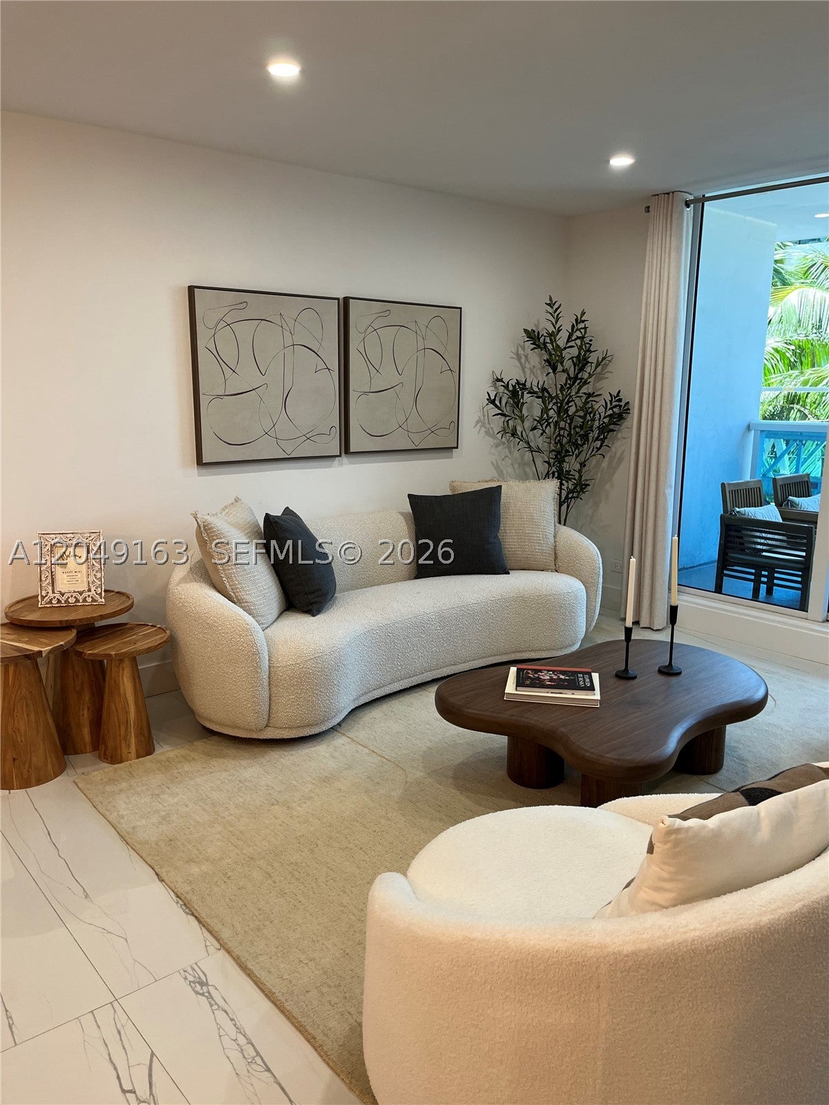 2301 Collins Ave 326