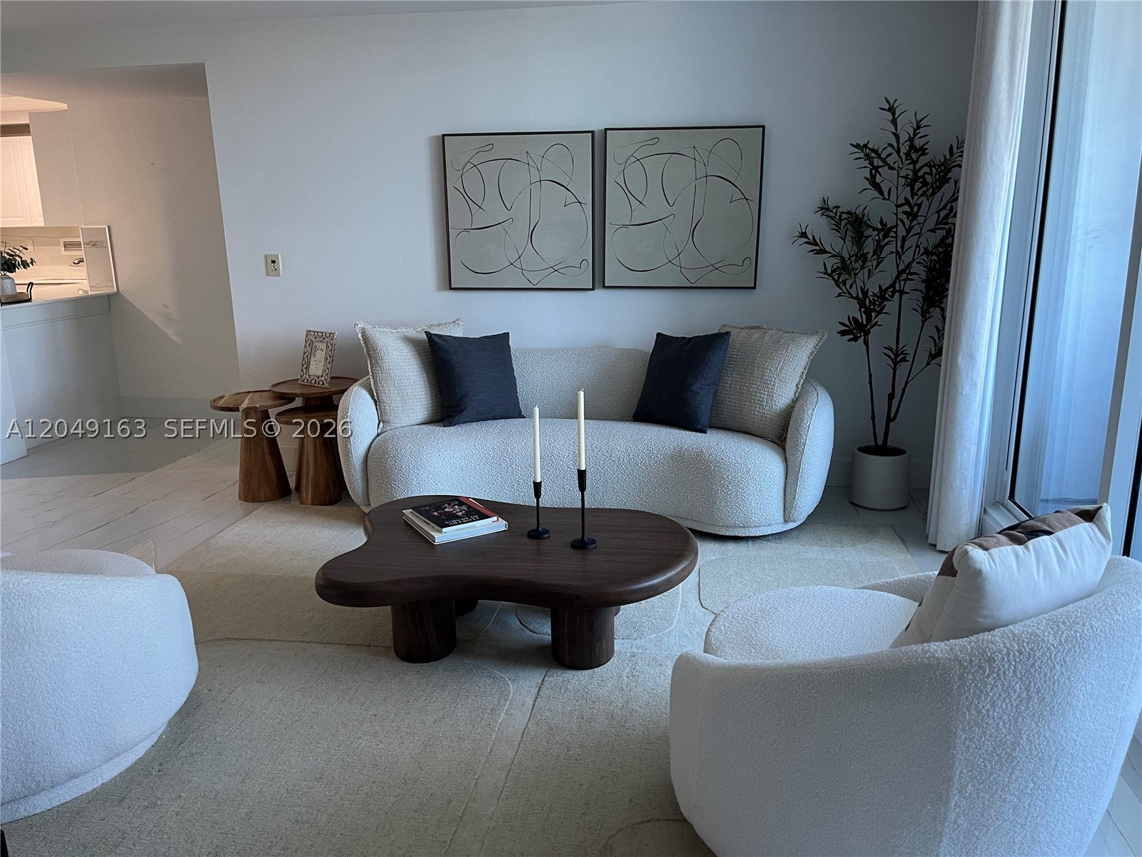 2301 Collins Ave 326