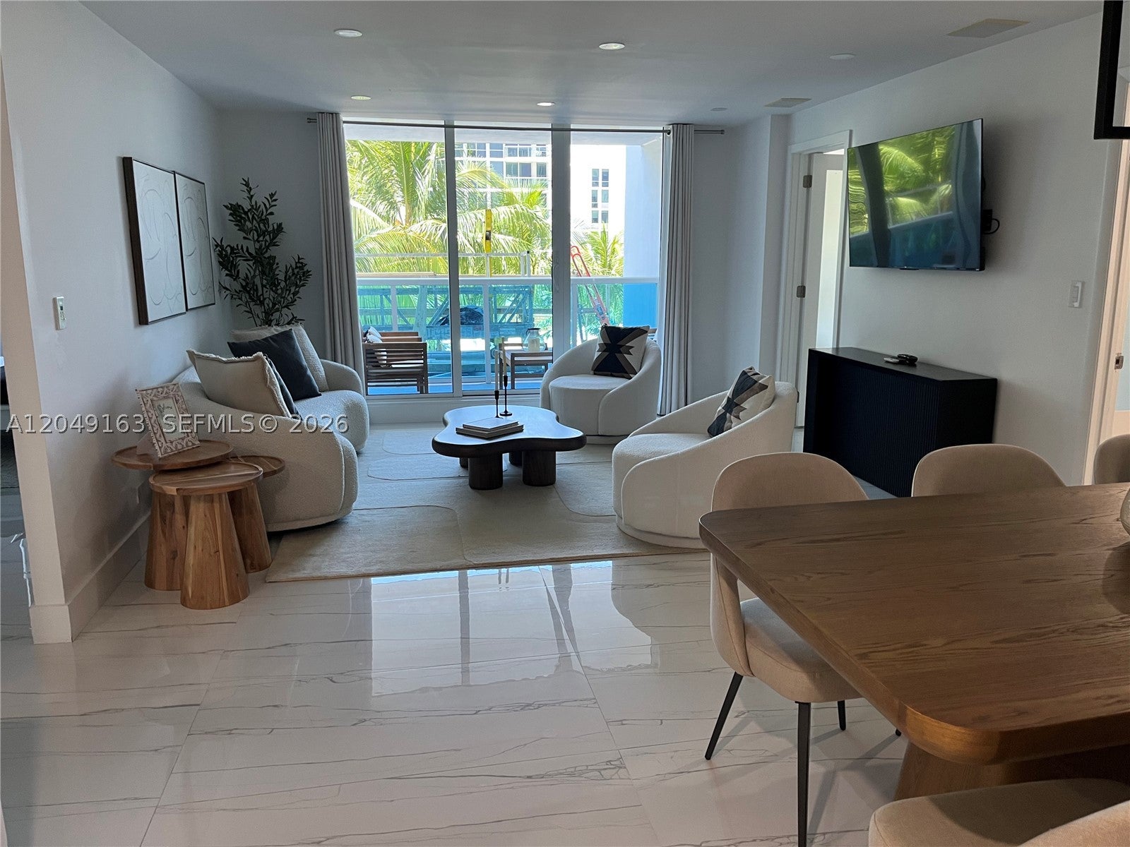 2301 Collins Ave 326