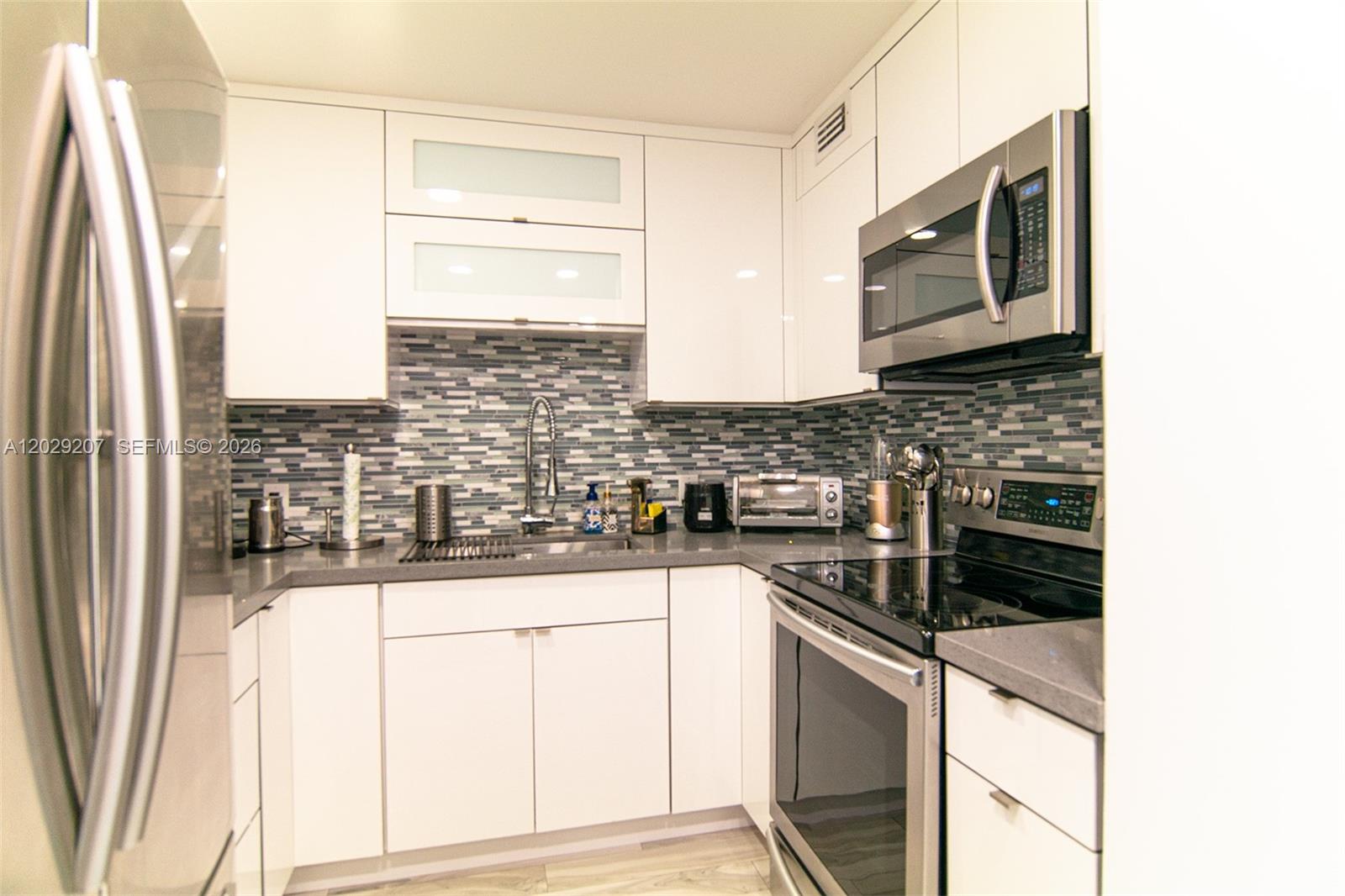 2500 NE 135th St B508