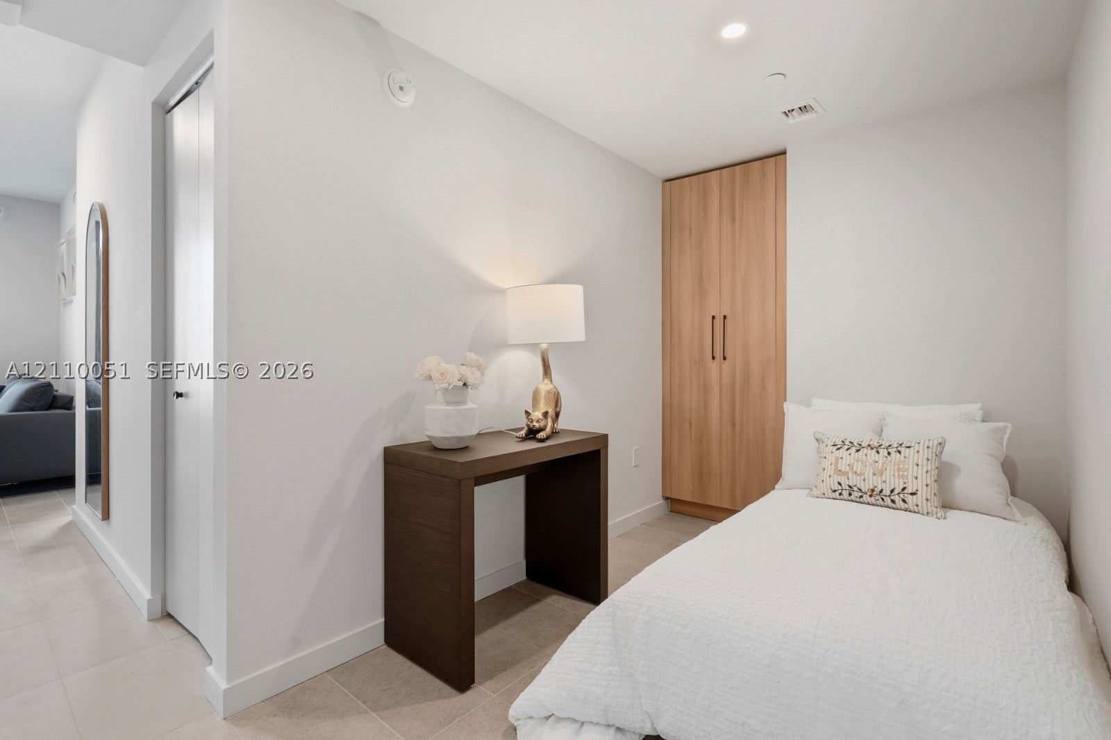 121 NE 5th St 1703