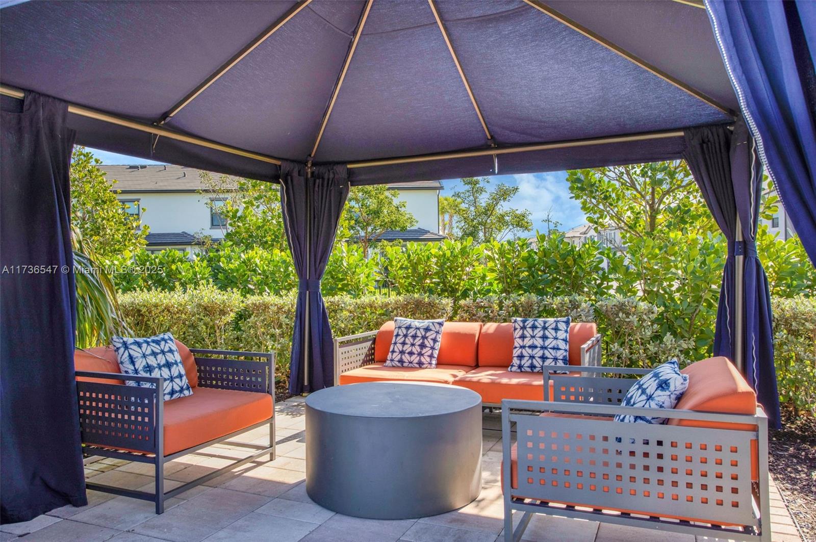 OAK TREE PROPERTY REDEVEL - Residential Lease