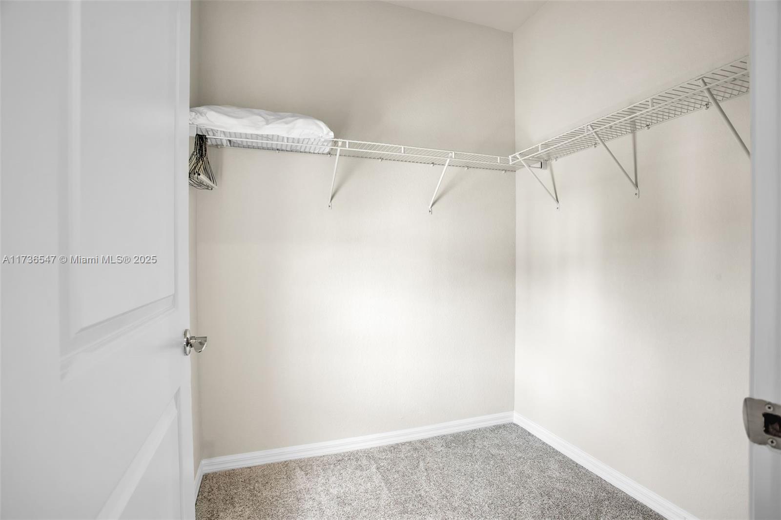 OAK TREE PROPERTY REDEVEL - Residential Lease