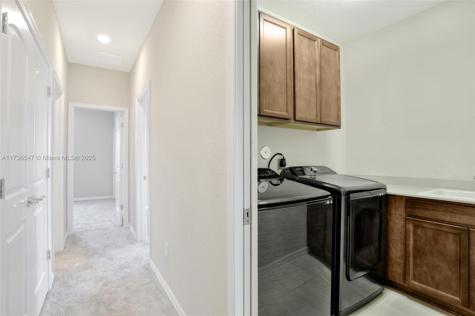 OAK TREE PROPERTY REDEVEL - Residential Lease