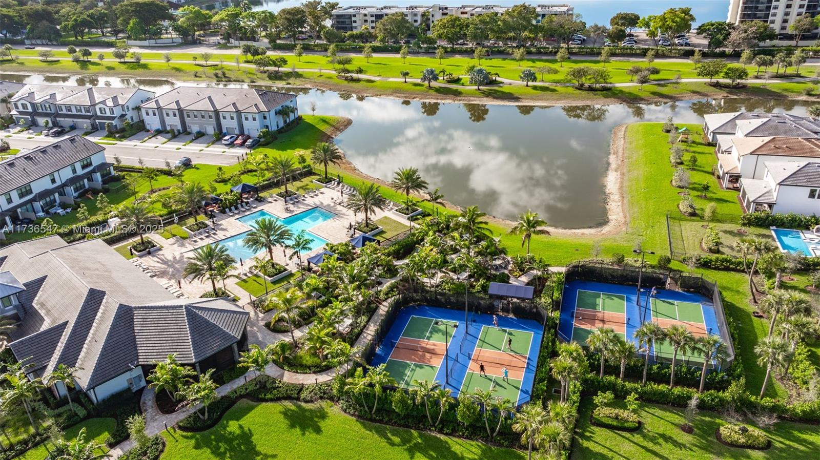 OAK TREE PROPERTY REDEVEL - Residential Lease