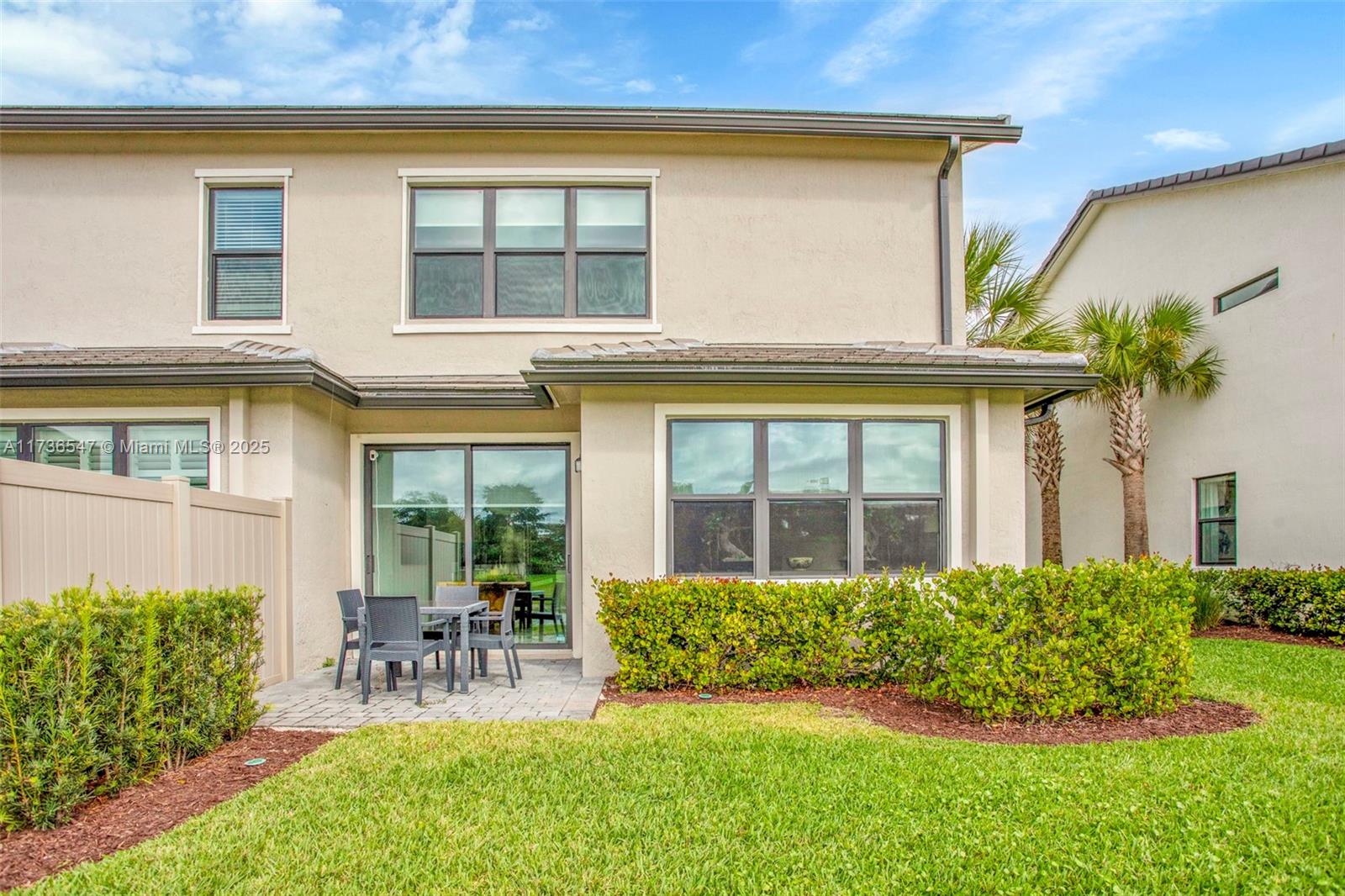 OAK TREE PROPERTY REDEVEL - Residential Lease