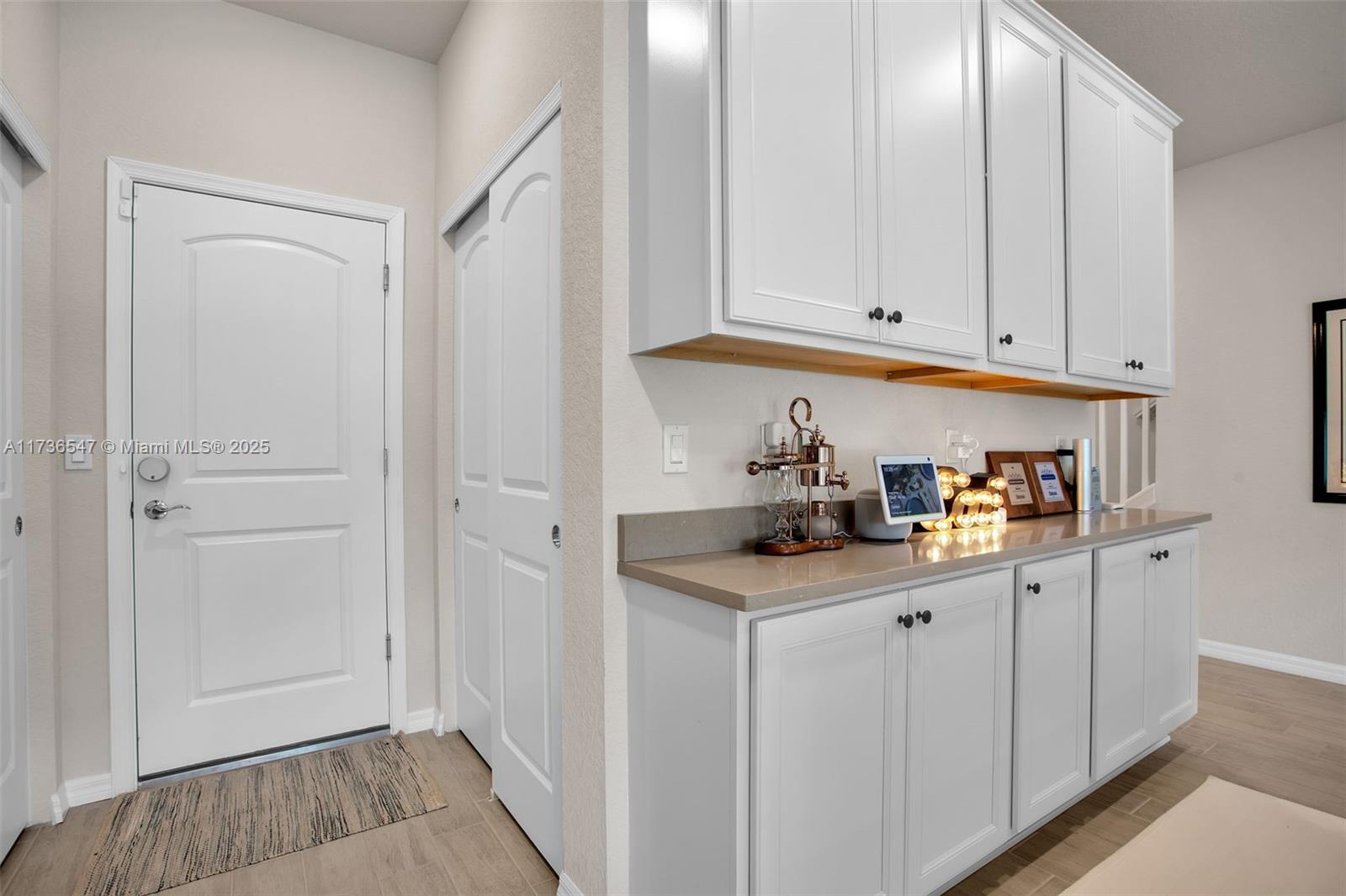 OAK TREE PROPERTY REDEVEL - Residential Lease