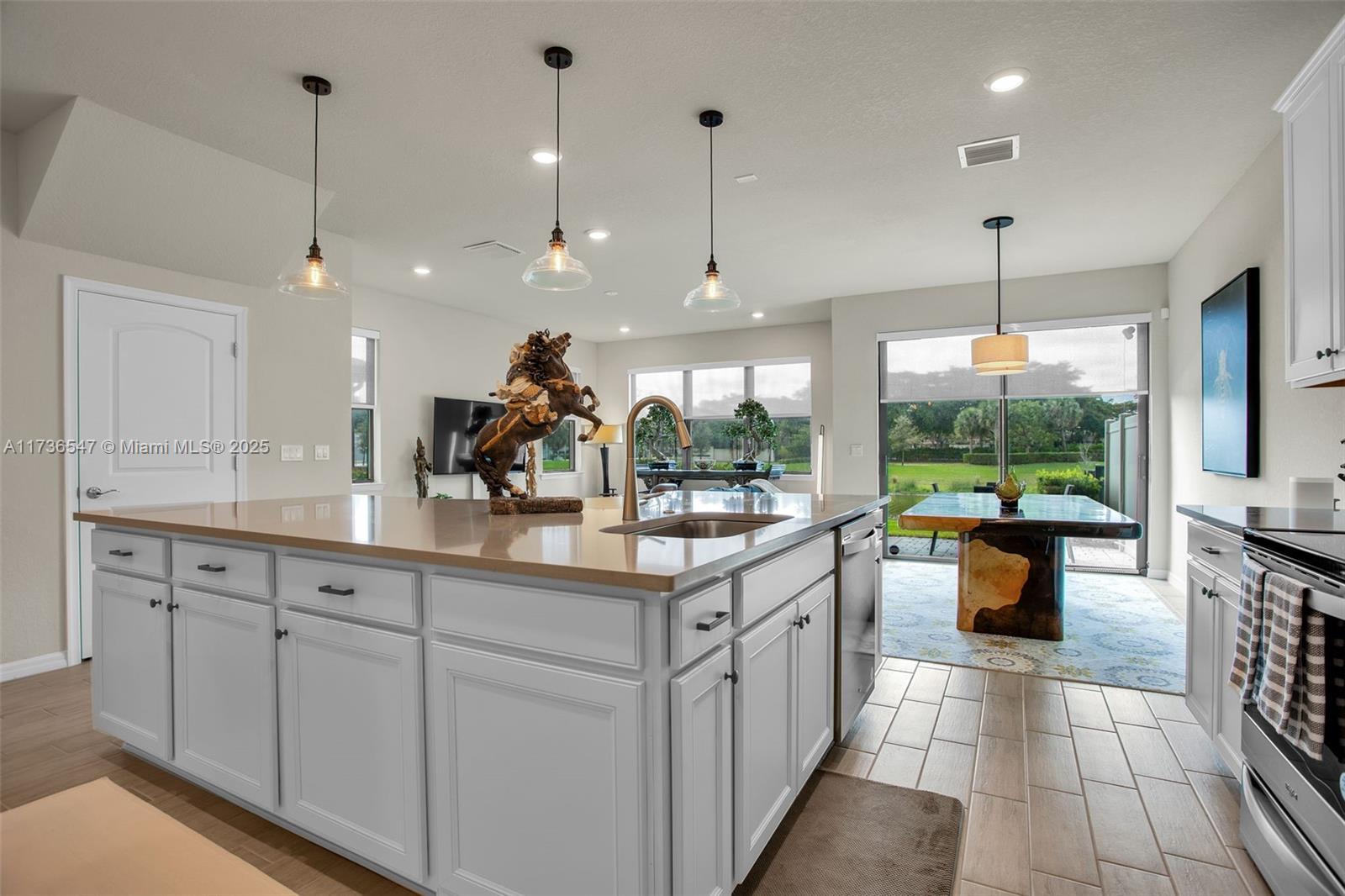 OAK TREE PROPERTY REDEVEL - Residential Lease