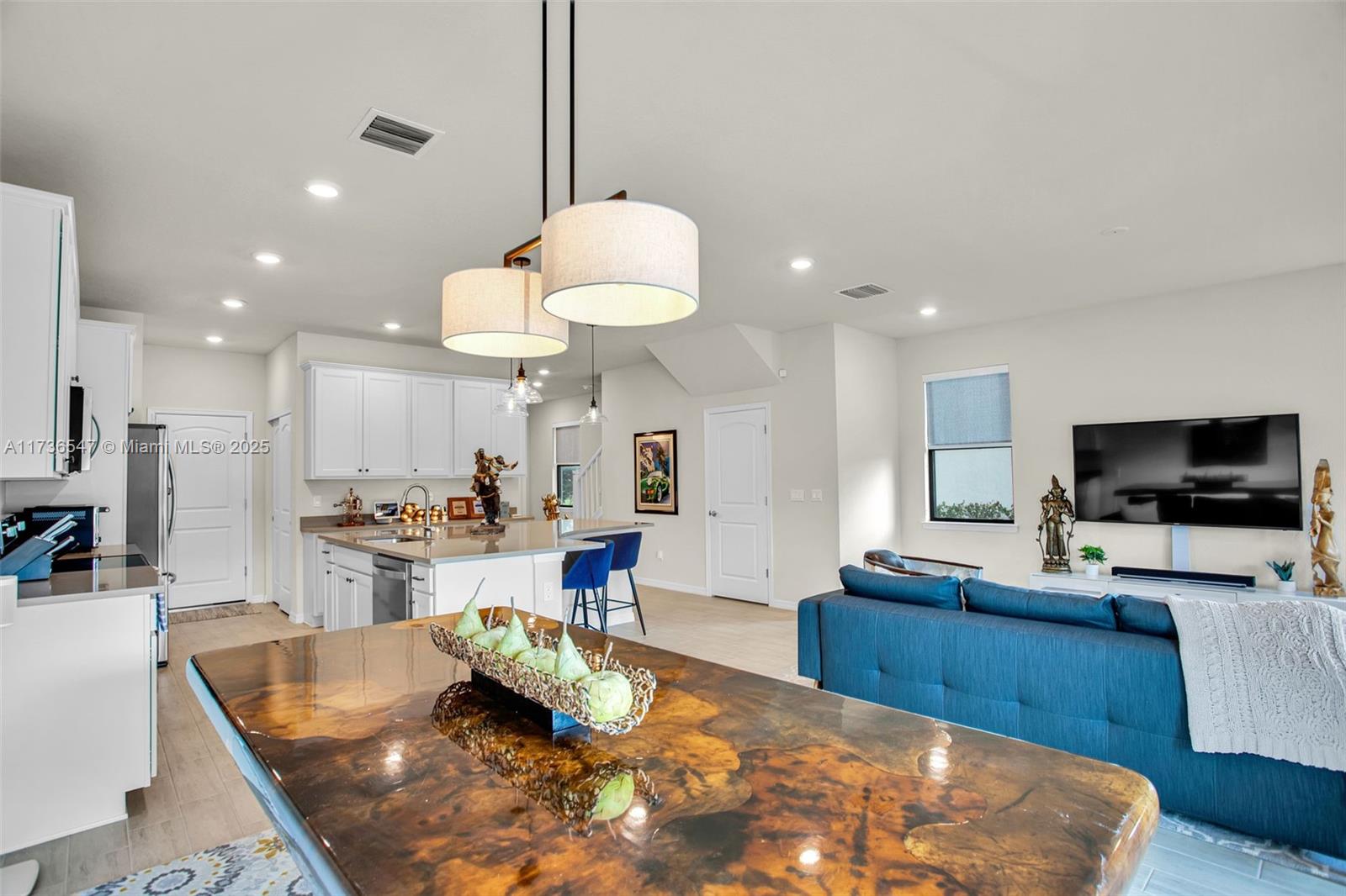 OAK TREE PROPERTY REDEVEL - Residential Lease