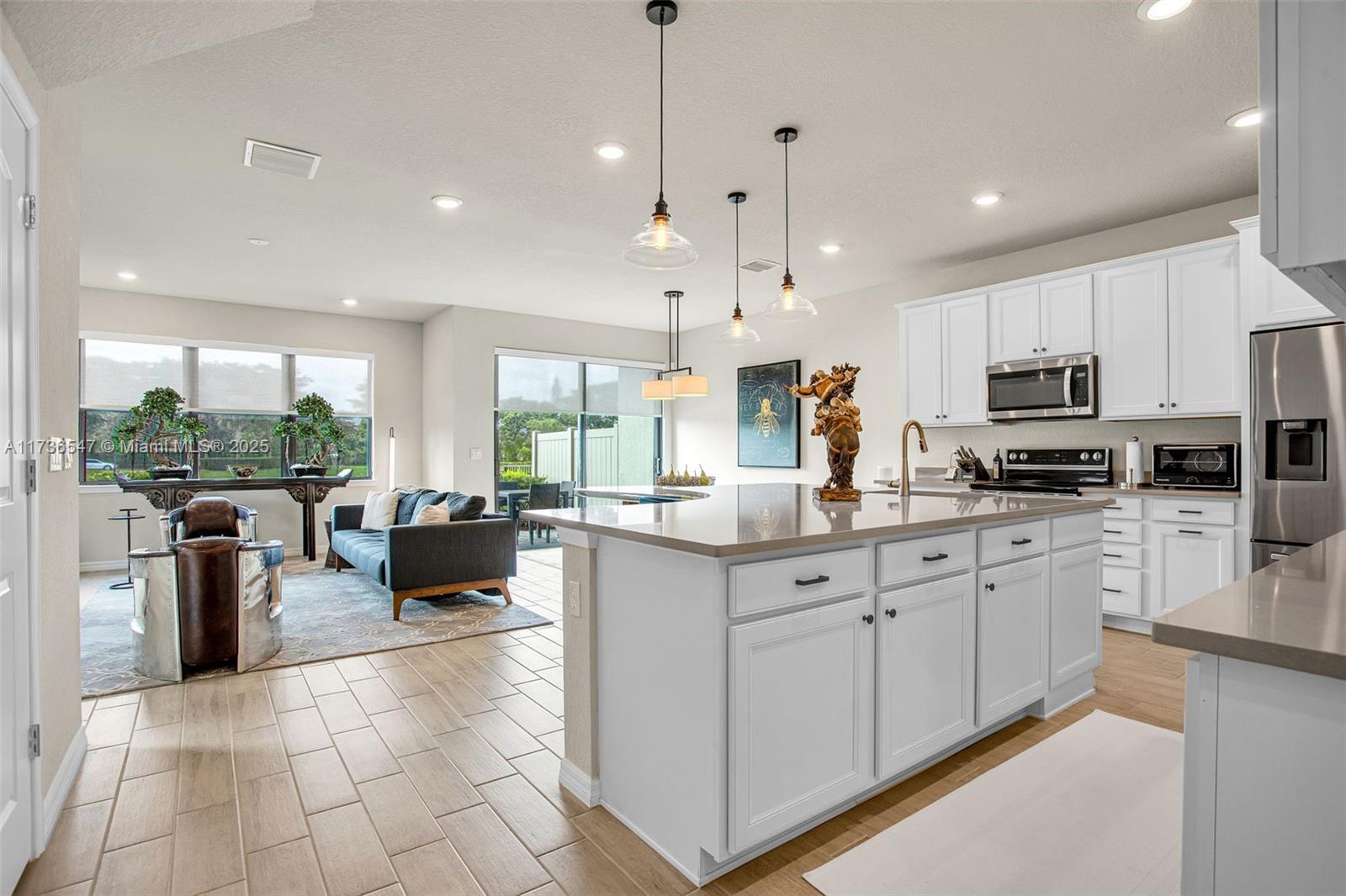 OAK TREE PROPERTY REDEVEL - Residential Lease