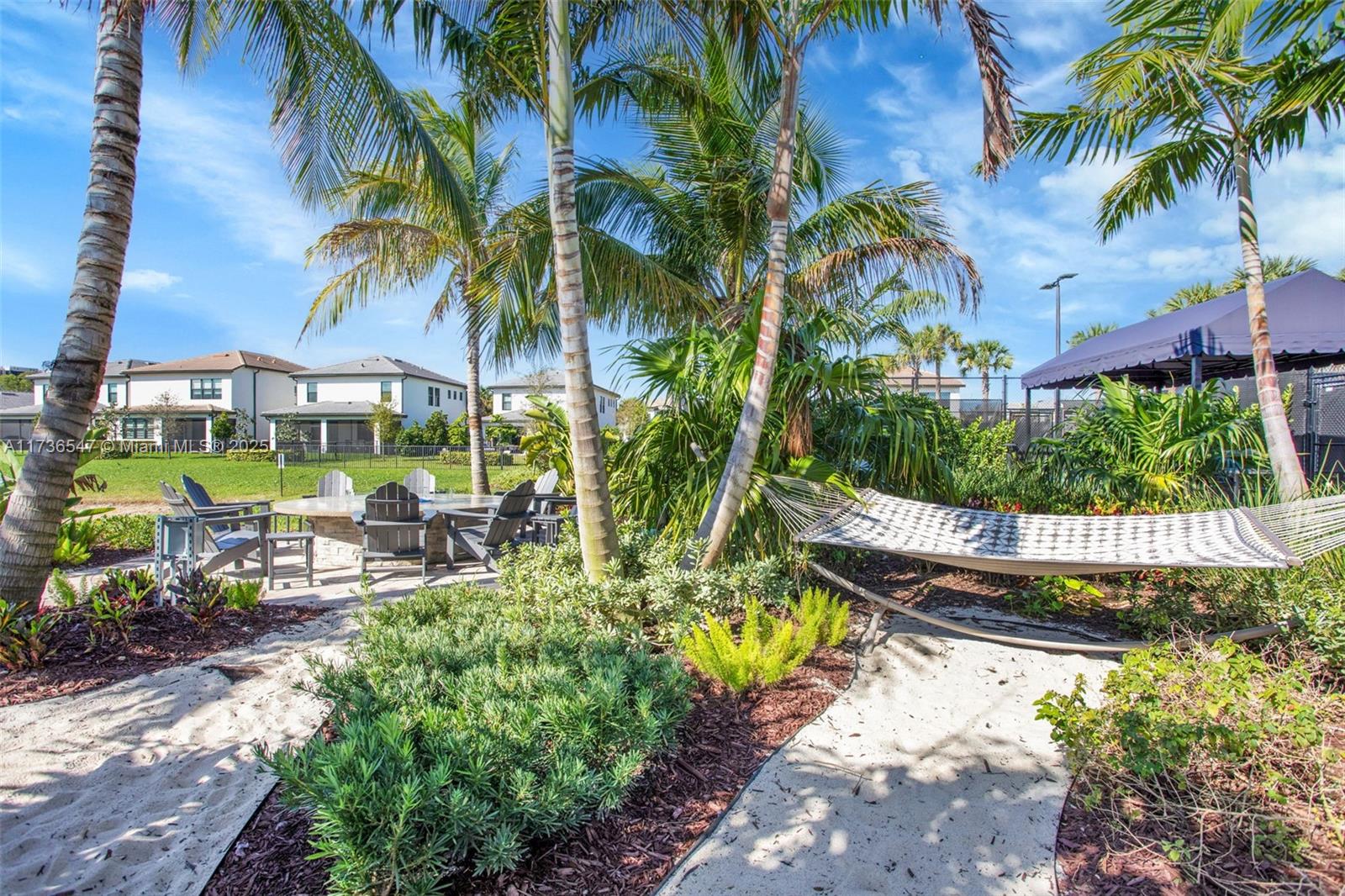 OAK TREE PROPERTY REDEVEL - Residential Lease