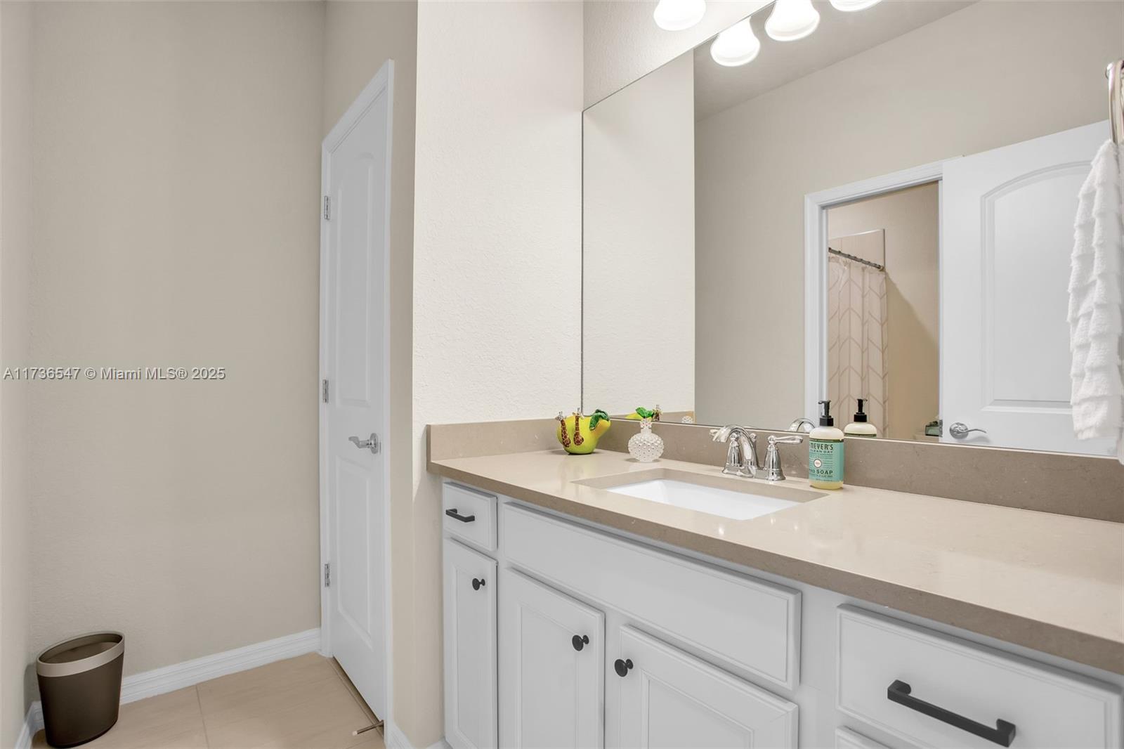 OAK TREE PROPERTY REDEVEL - Residential Lease