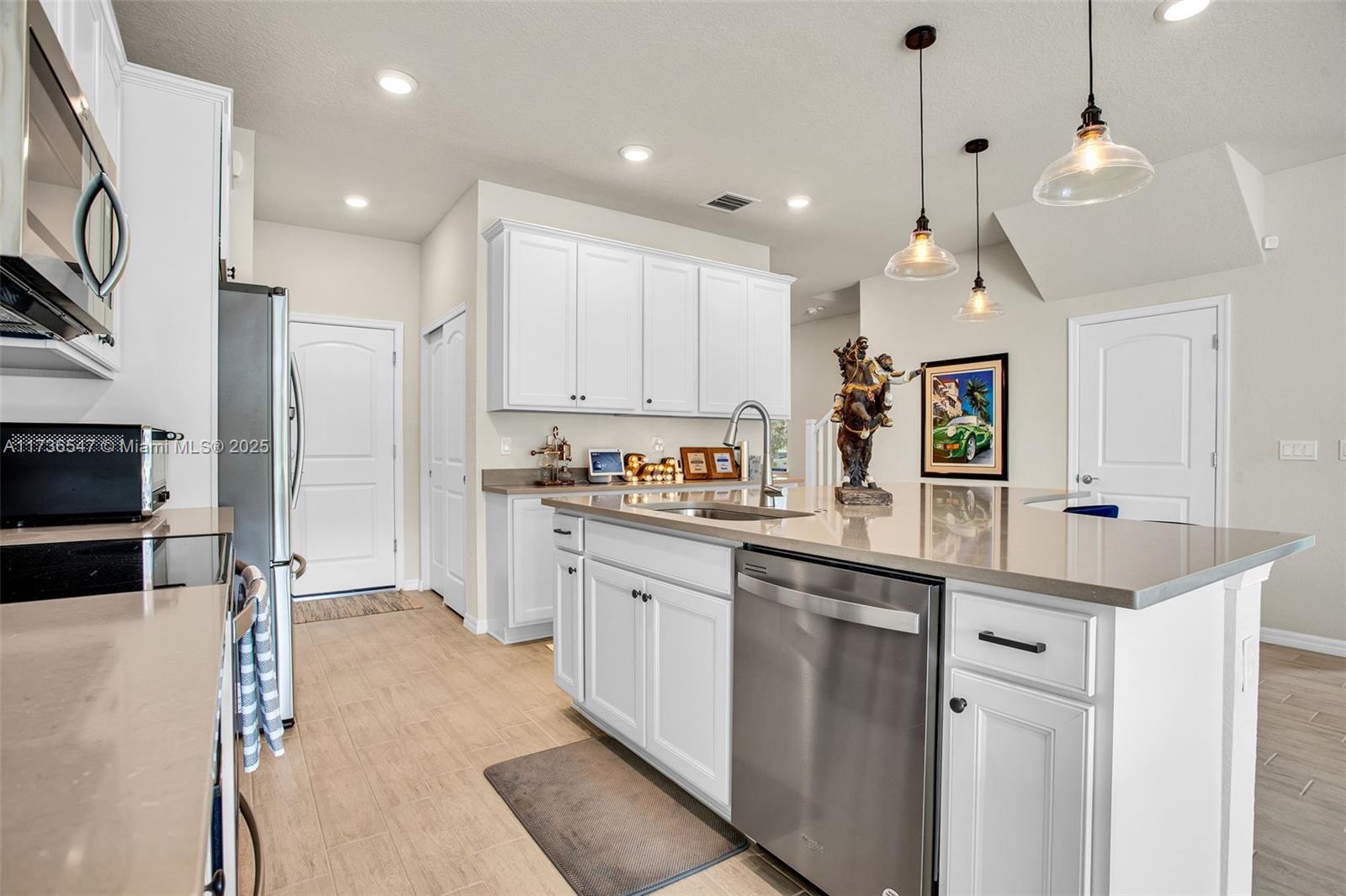 OAK TREE PROPERTY REDEVEL - Residential Lease