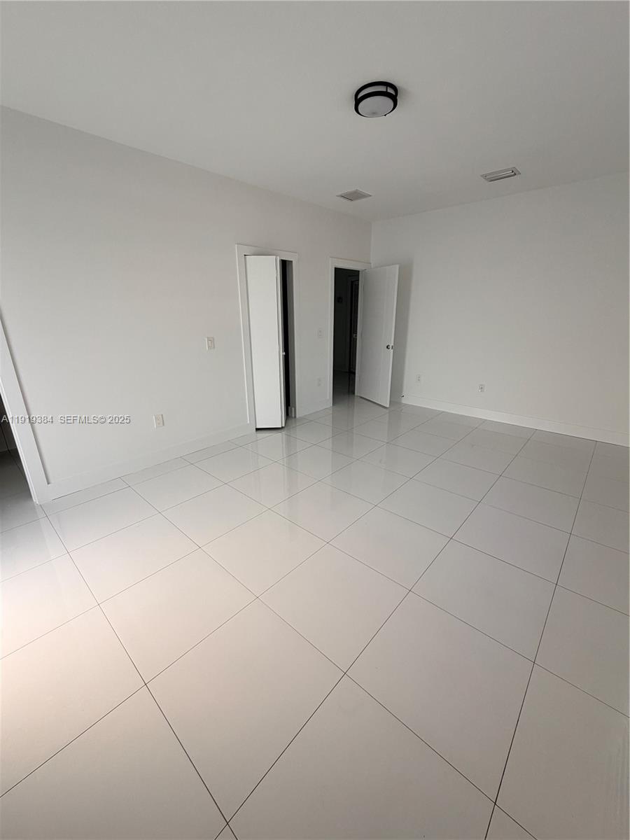 KINGS COURT - Residential