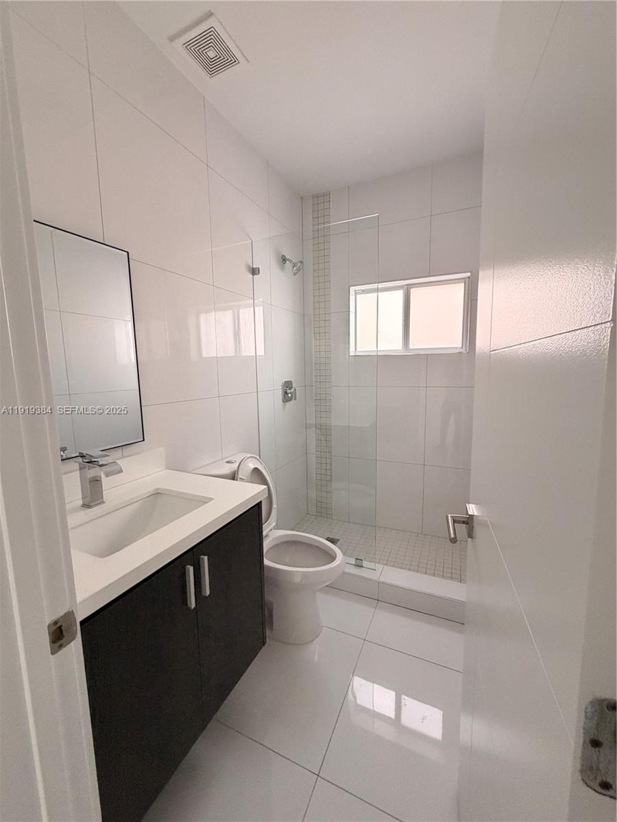 KINGS COURT - Residential