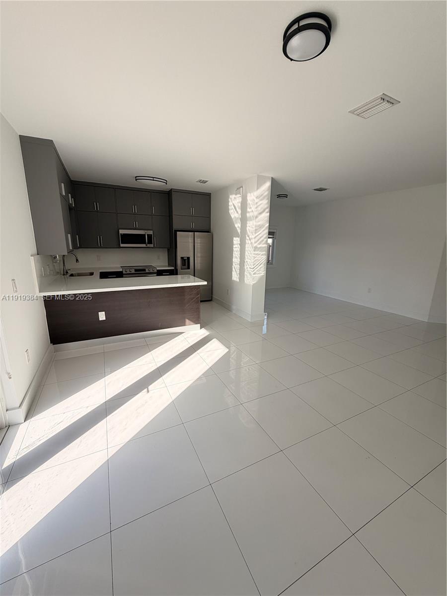 KINGS COURT - Residential