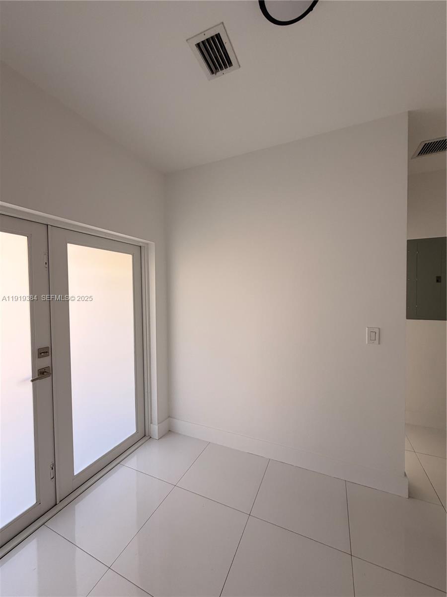 KINGS COURT - Residential