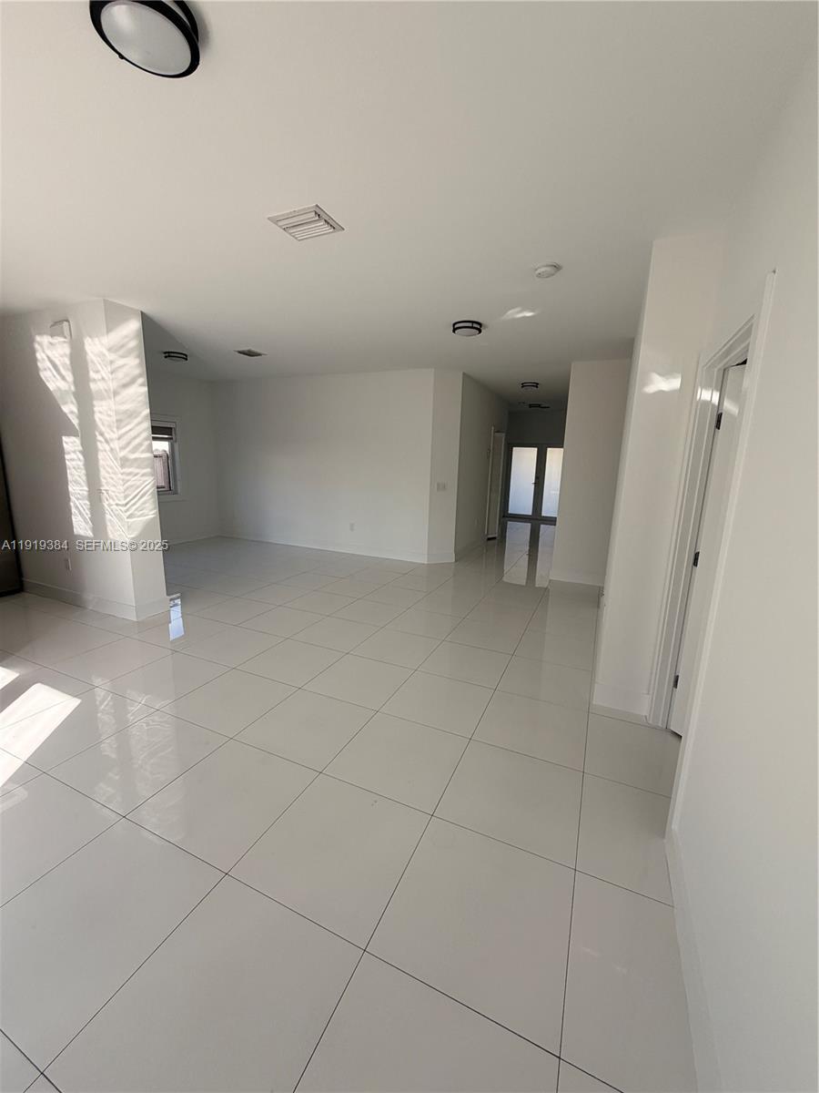 KINGS COURT - Residential