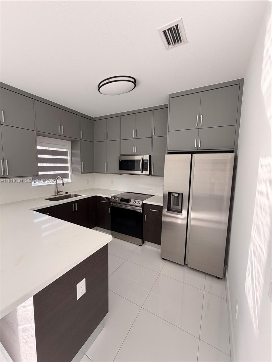 KINGS COURT - Residential