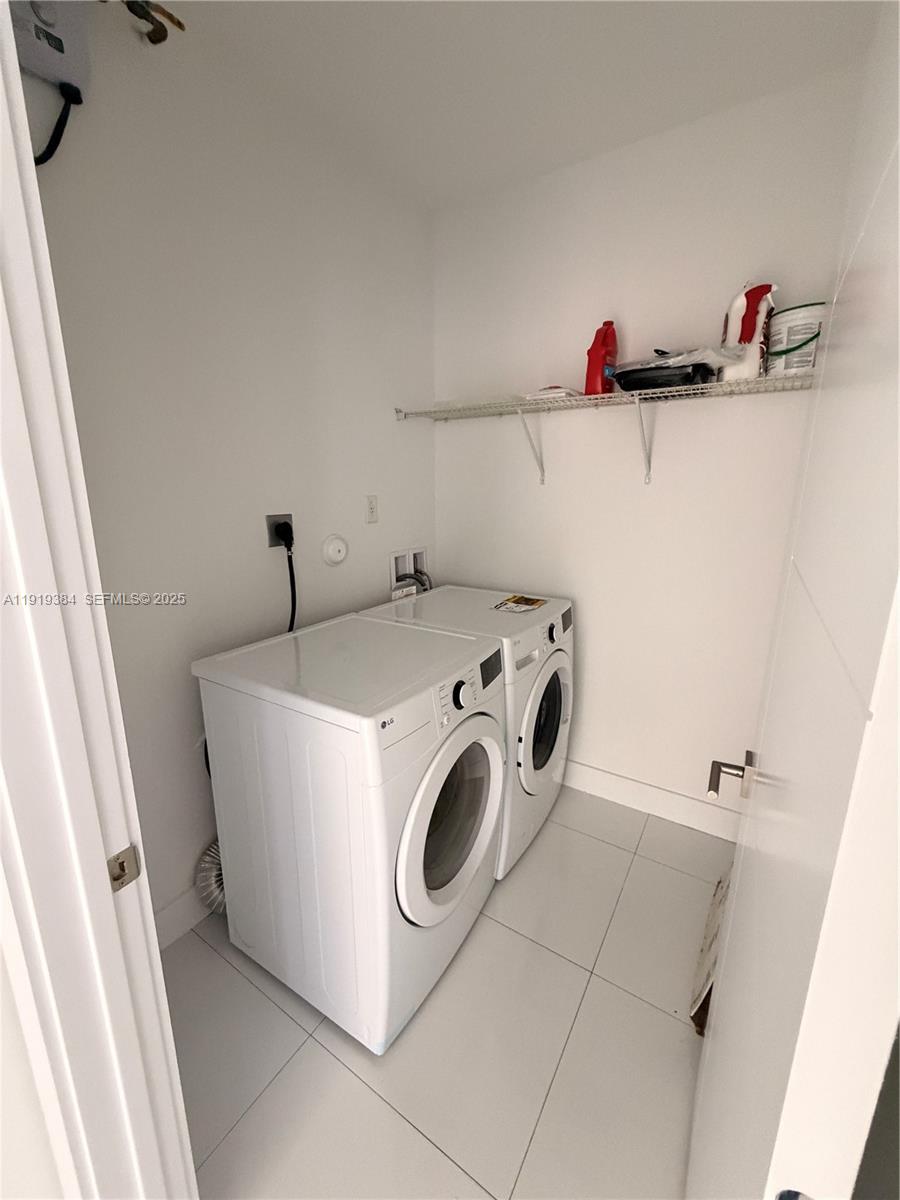 KINGS COURT - Residential