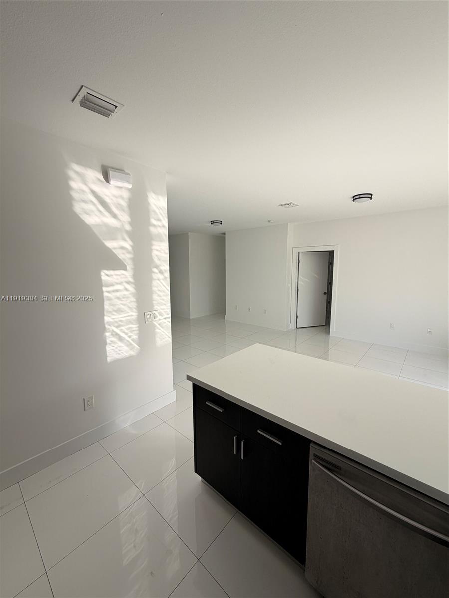 KINGS COURT - Residential