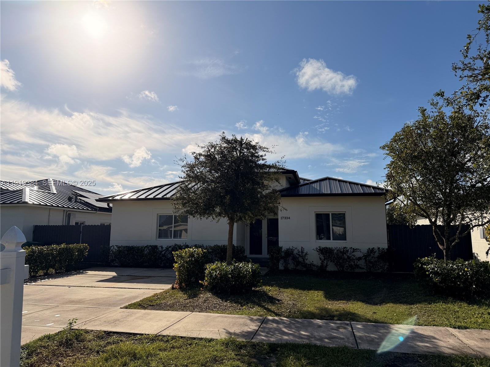 KINGS COURT - Residential