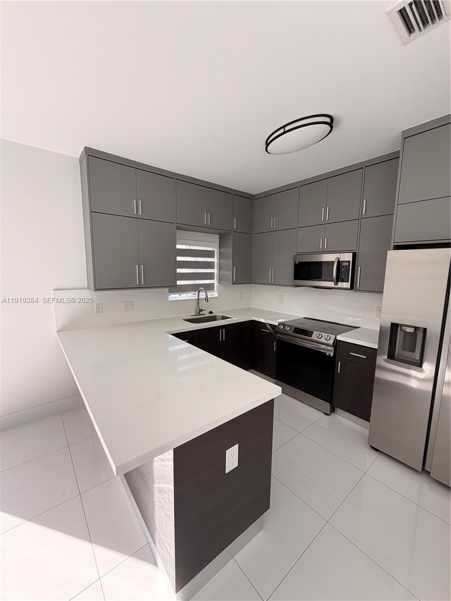 KINGS COURT - Residential