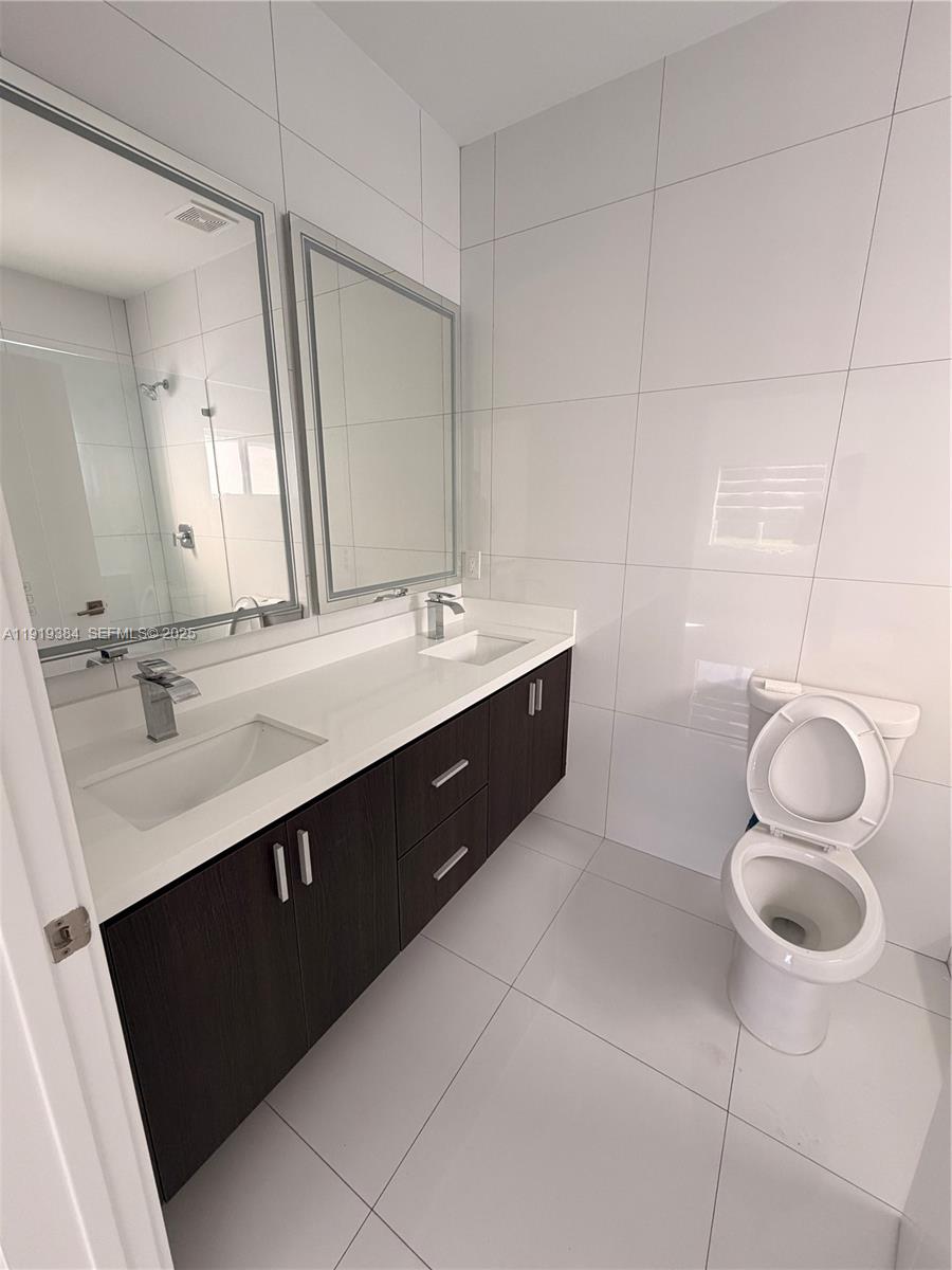 KINGS COURT - Residential