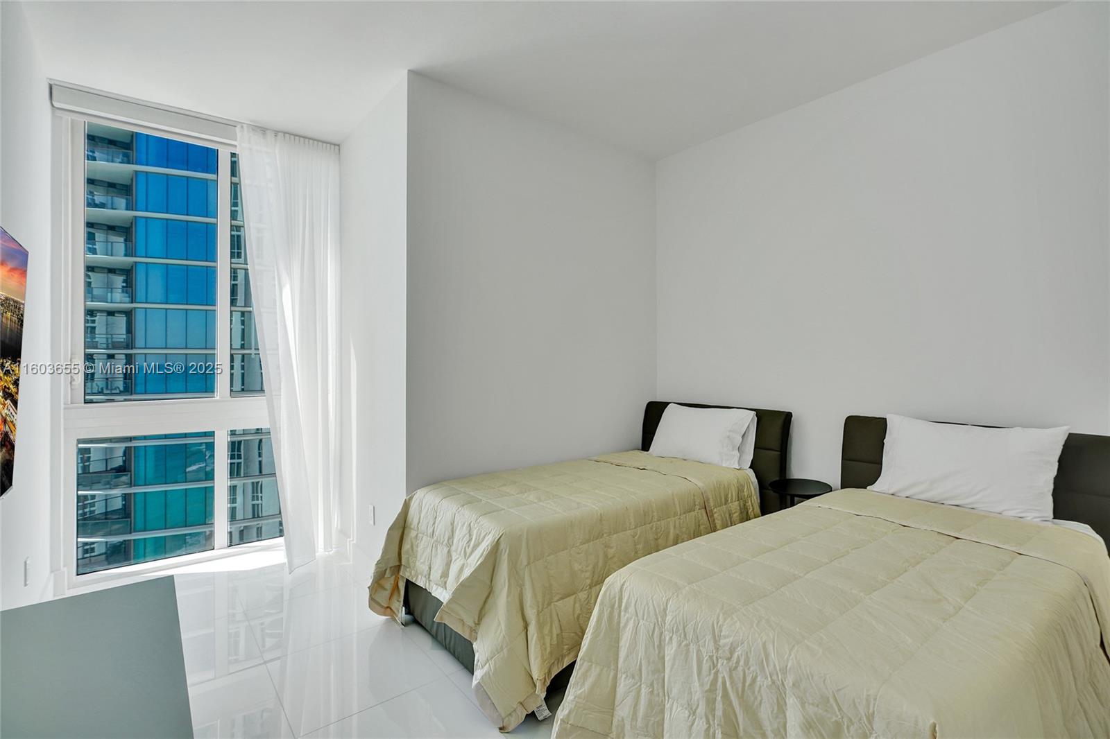 TDR TOWER III CONDO - Residential Lease