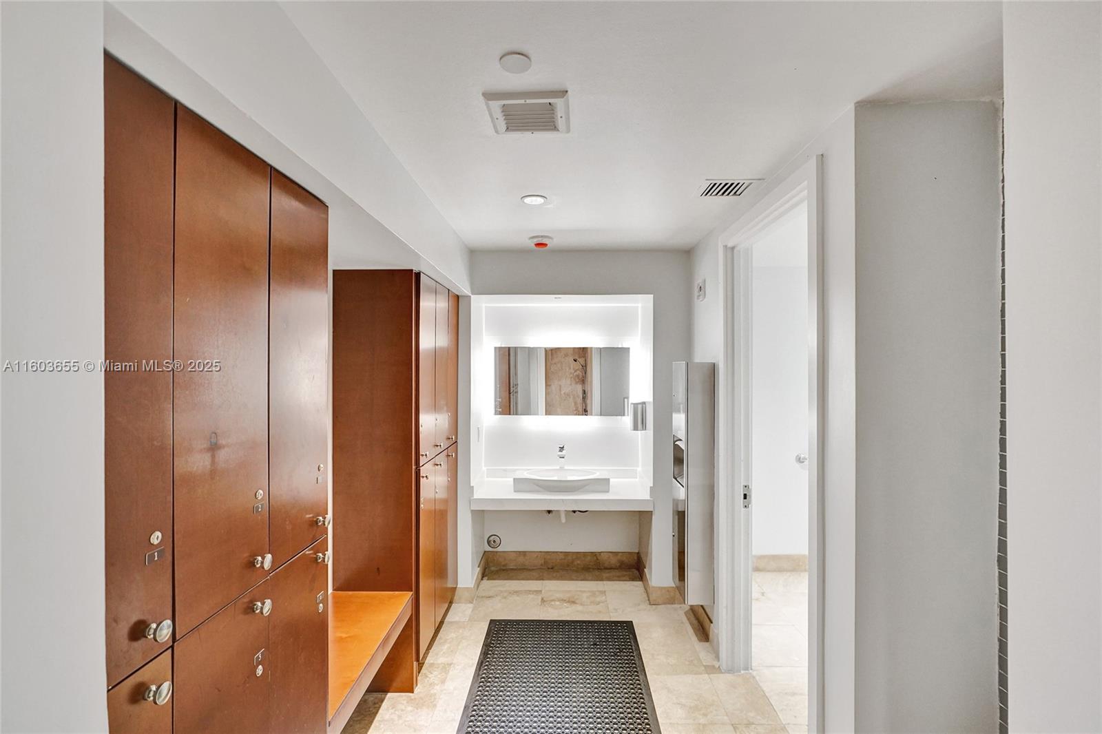 TDR TOWER III CONDO - Residential Lease