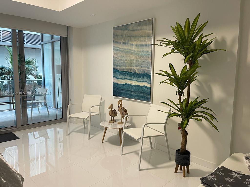 PARAMOUNT MIAMI WORLDCENT - Residential Lease