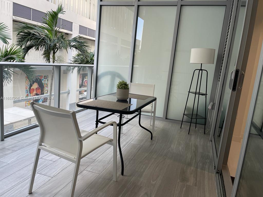 PARAMOUNT MIAMI WORLDCENT - Residential Lease