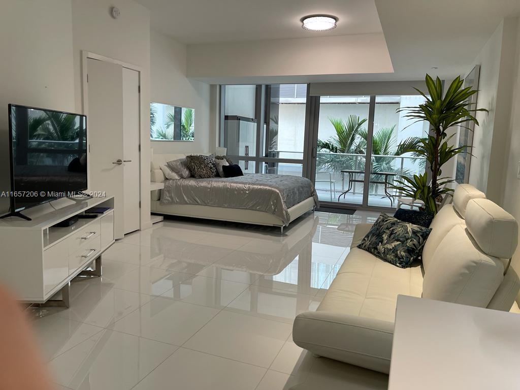 PARAMOUNT MIAMI WORLDCENT - Residential Lease