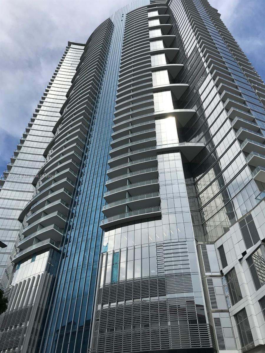 PARAMOUNT MIAMI WORLDCENT - Residential Lease