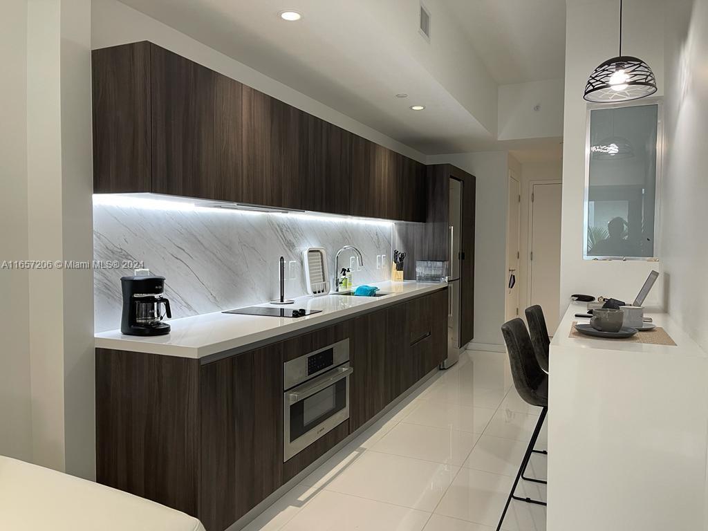 PARAMOUNT MIAMI WORLDCENT - Residential Lease
