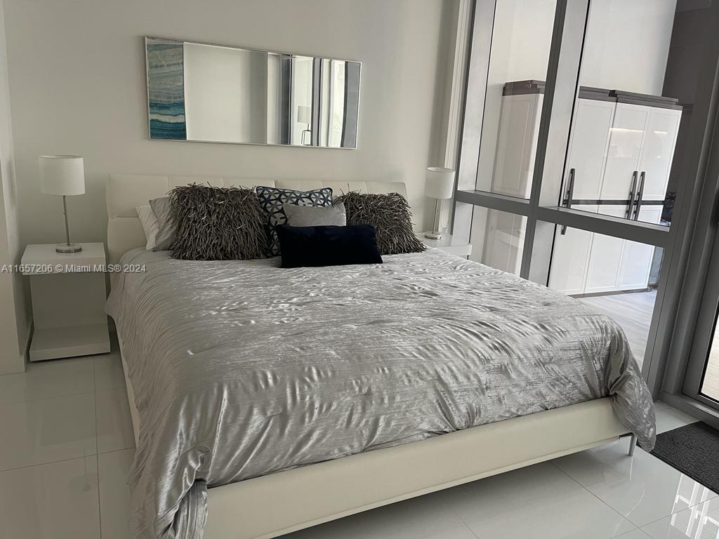 PARAMOUNT MIAMI WORLDCENT - Residential Lease