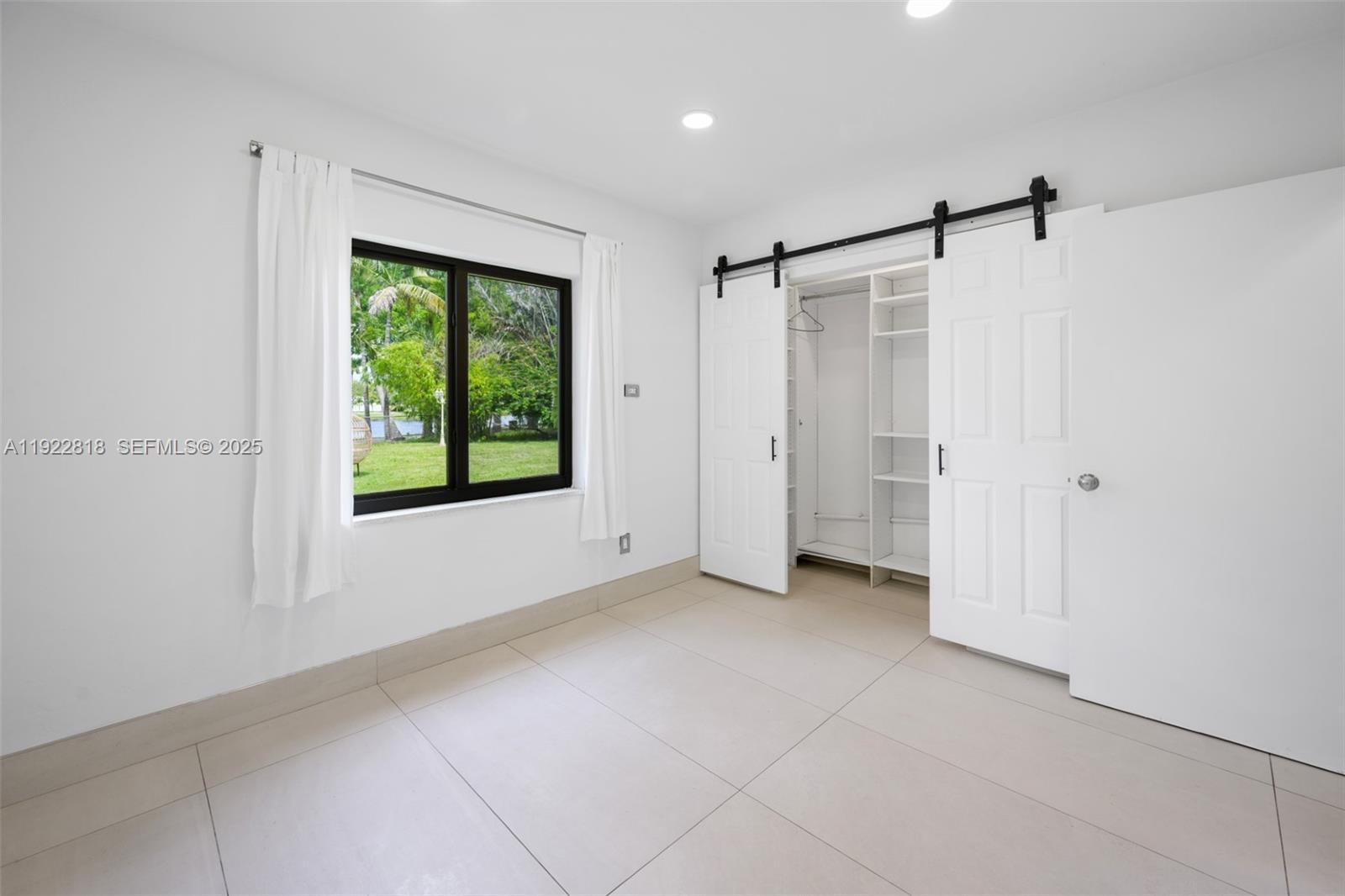 SUN RAY SUB - Residential Lease