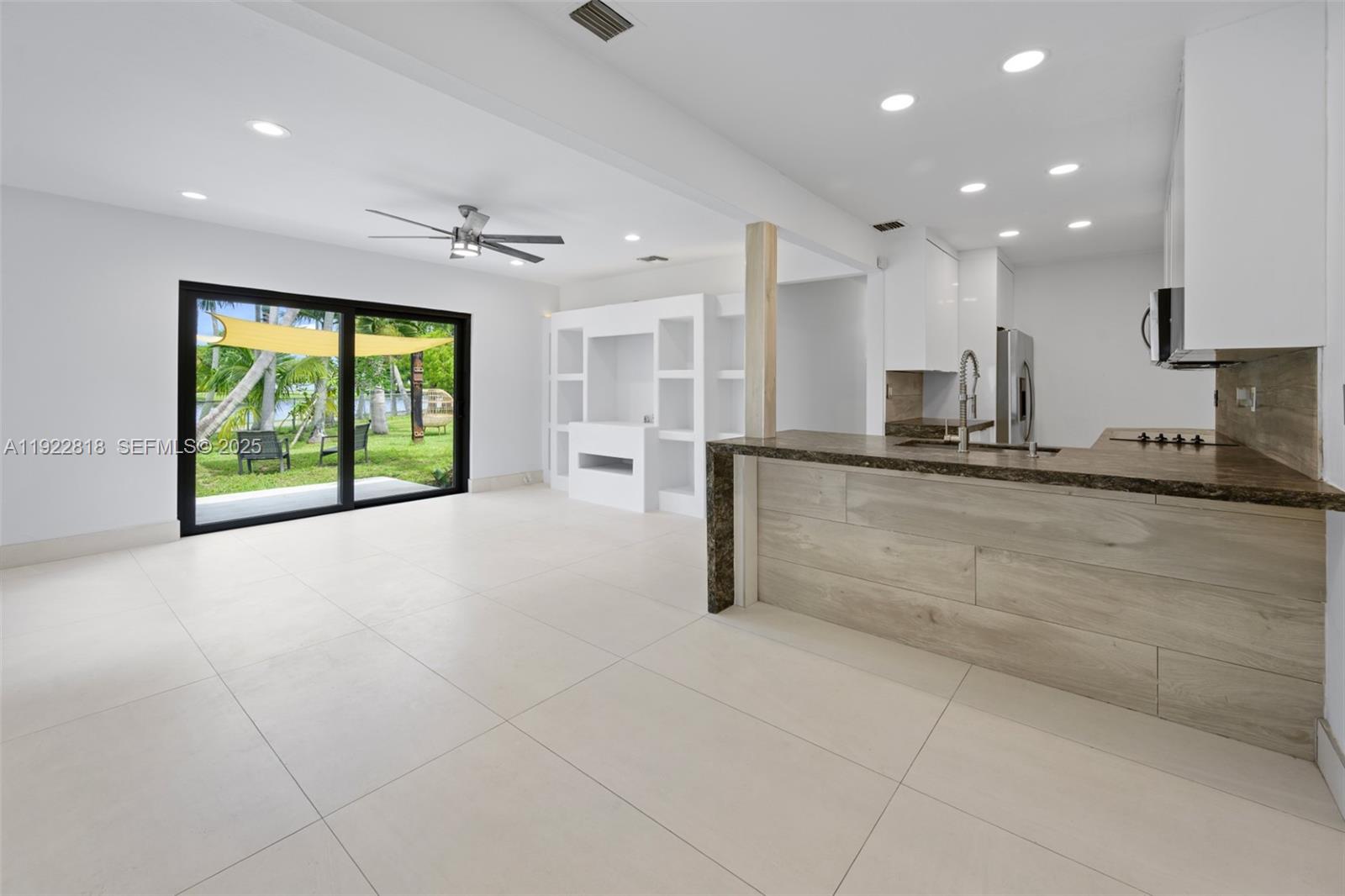 SUN RAY SUB - Residential Lease