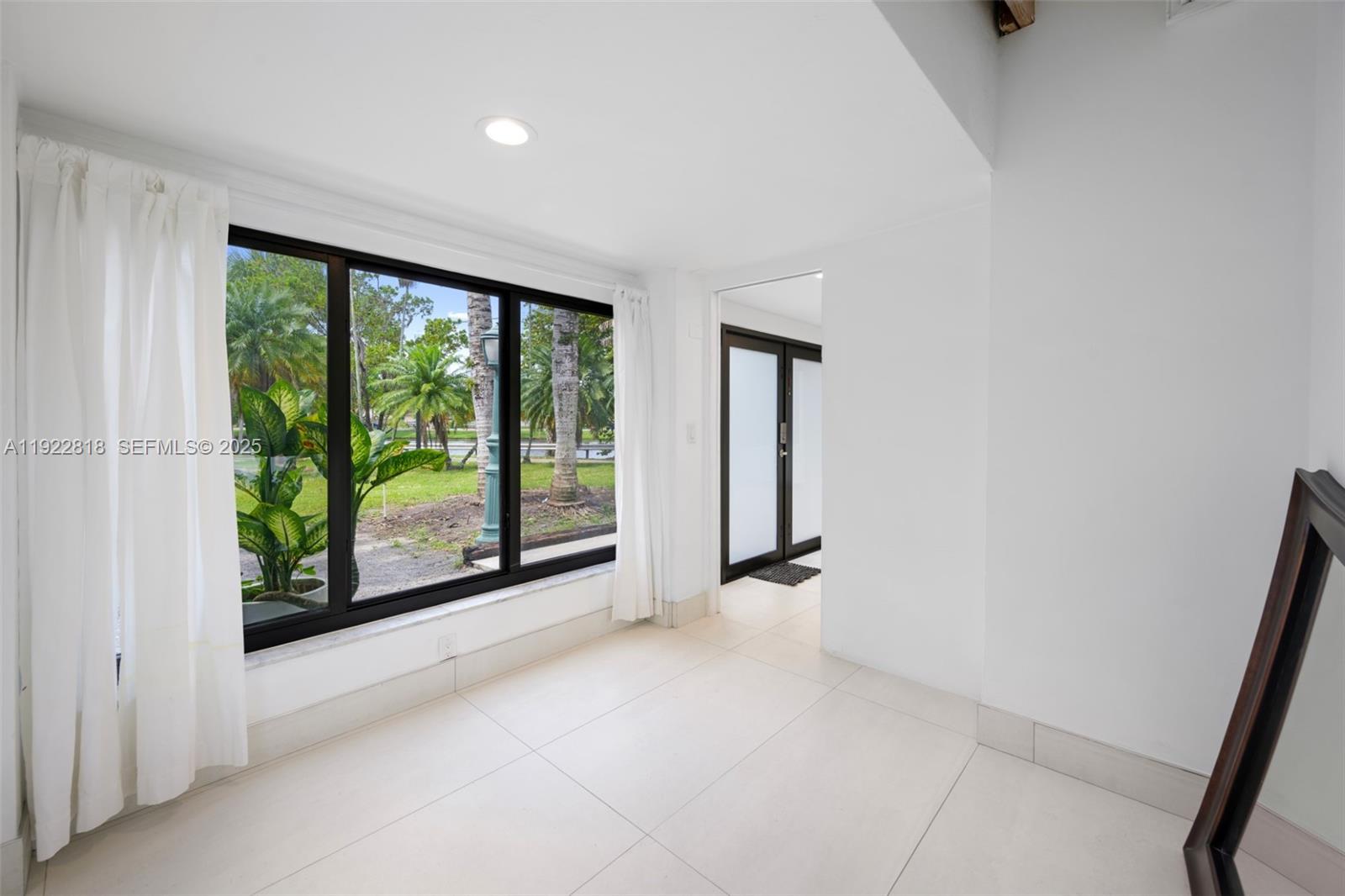 SUN RAY SUB - Residential Lease